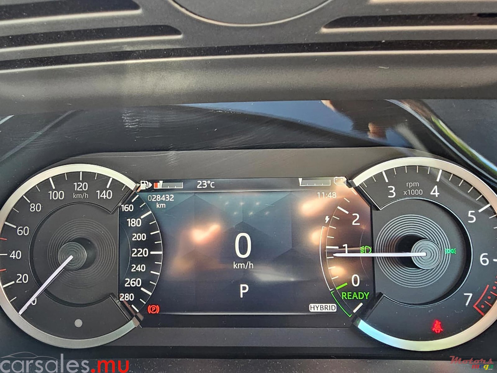 2024' Land Rover Range Rover Evoque P300e Plug-In Hybrid photo #7