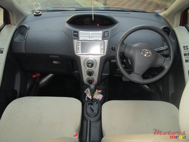 2006' Toyota Vitz photo #5