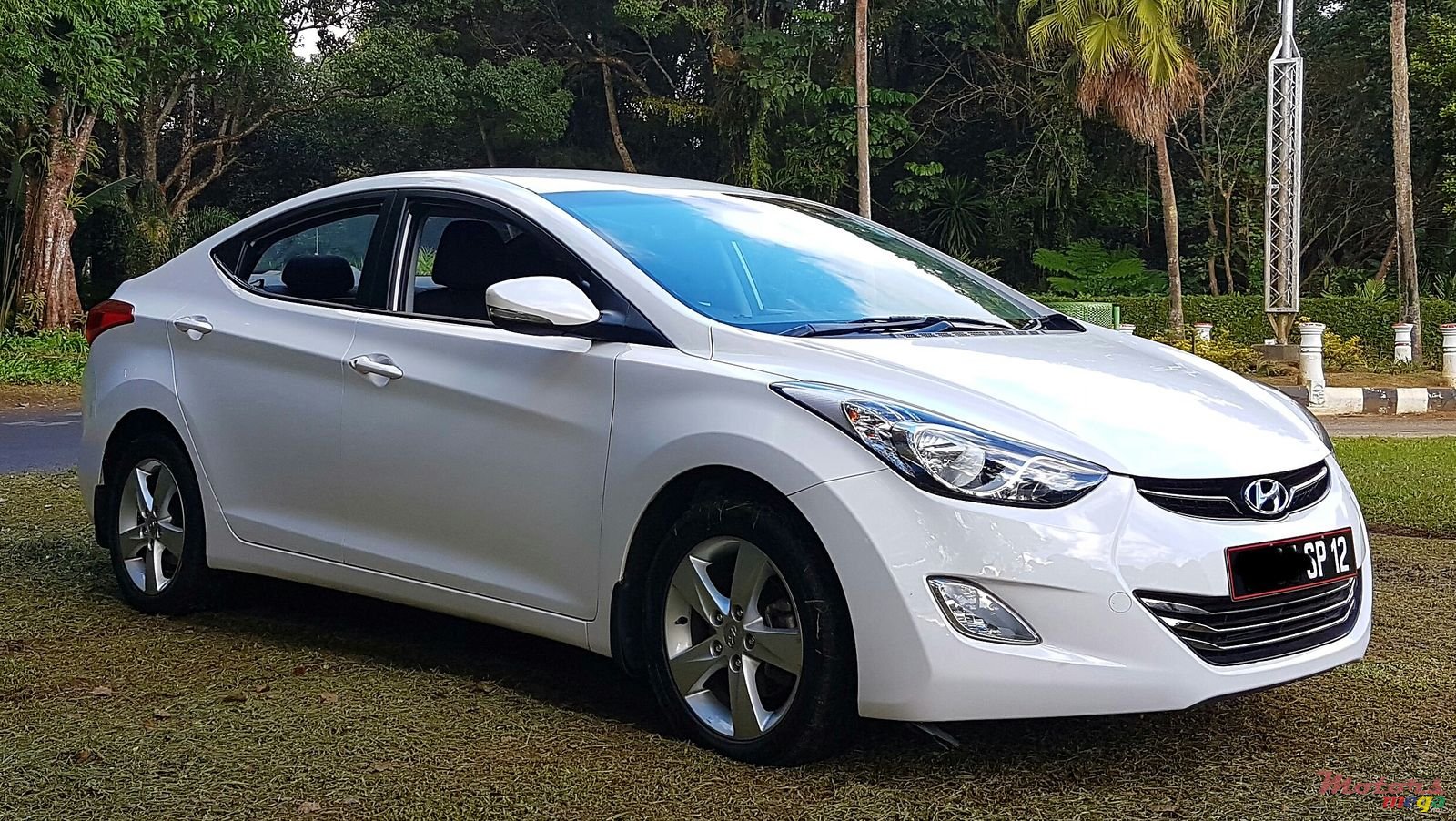 2012' Hyundai Elantra photo #3