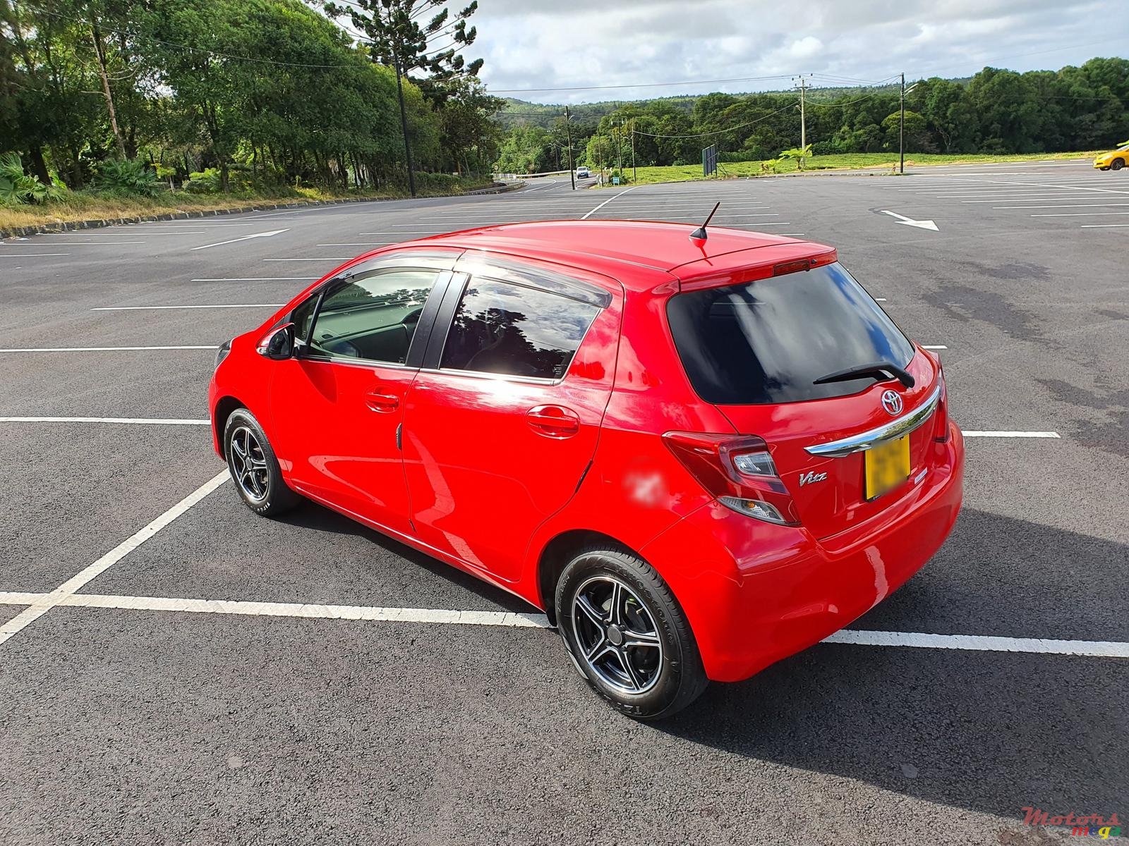 2014' Toyota Vitz photo #2