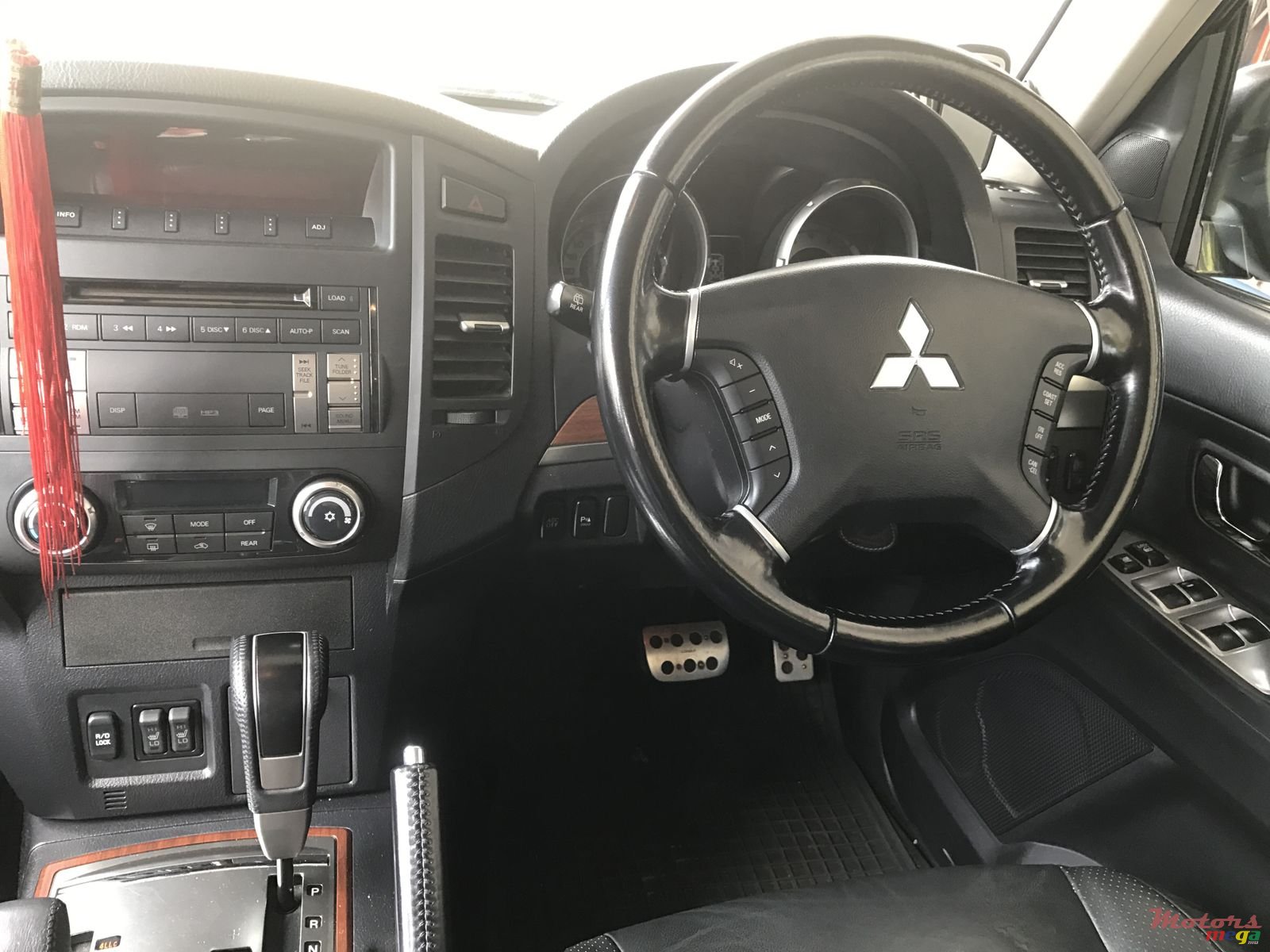 2008' Mitsubishi Pajero photo #5