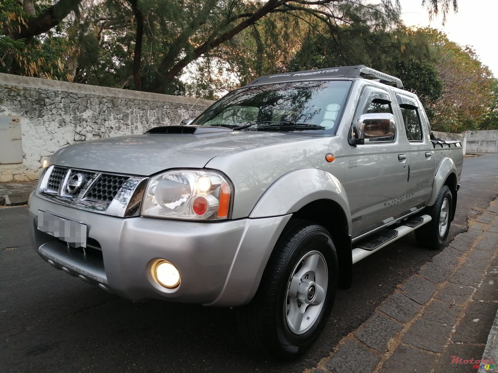 2010' Nissan Hardbody photo #2