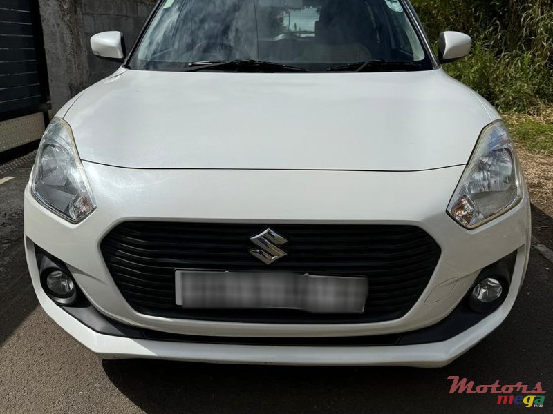 2019' Suzuki Swift photo #2