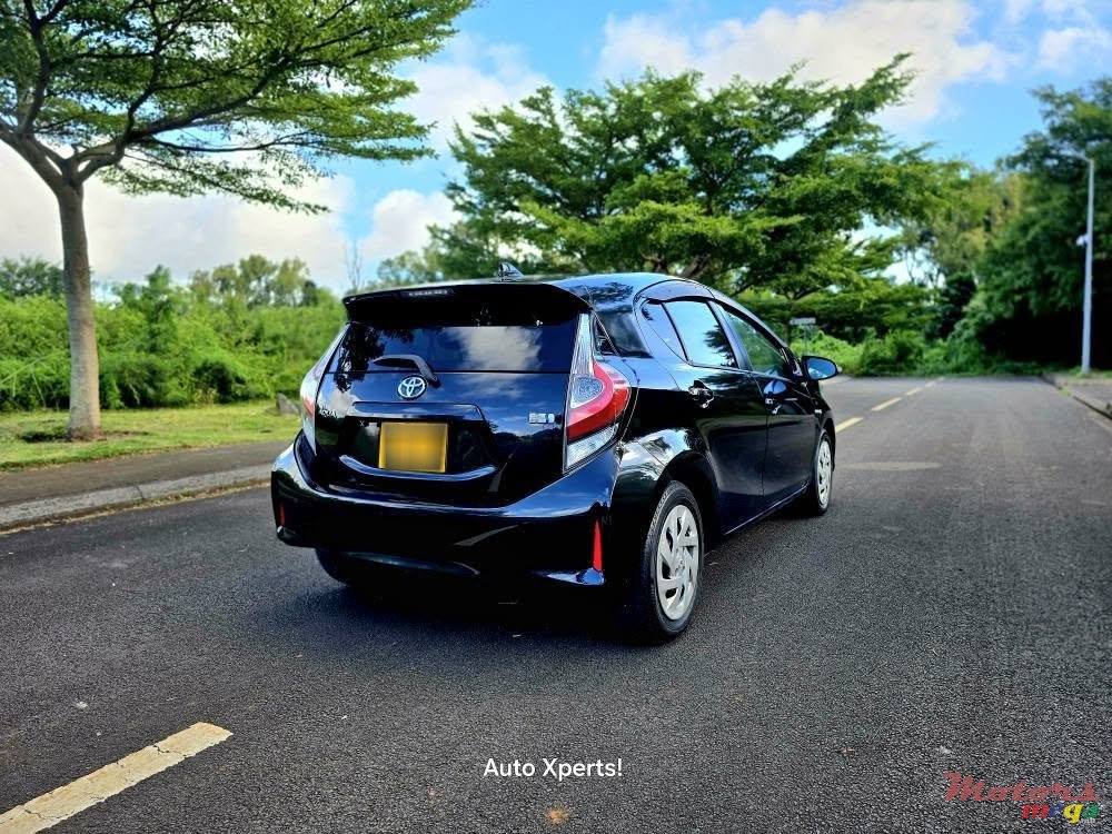 2017' Toyota Aqua photo #3