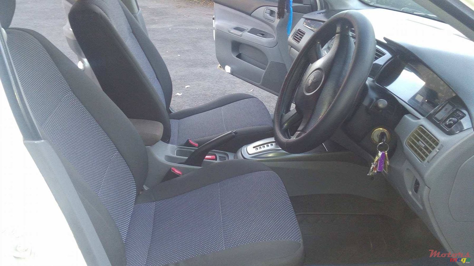 2006' Mitsubishi Lancer photo #5