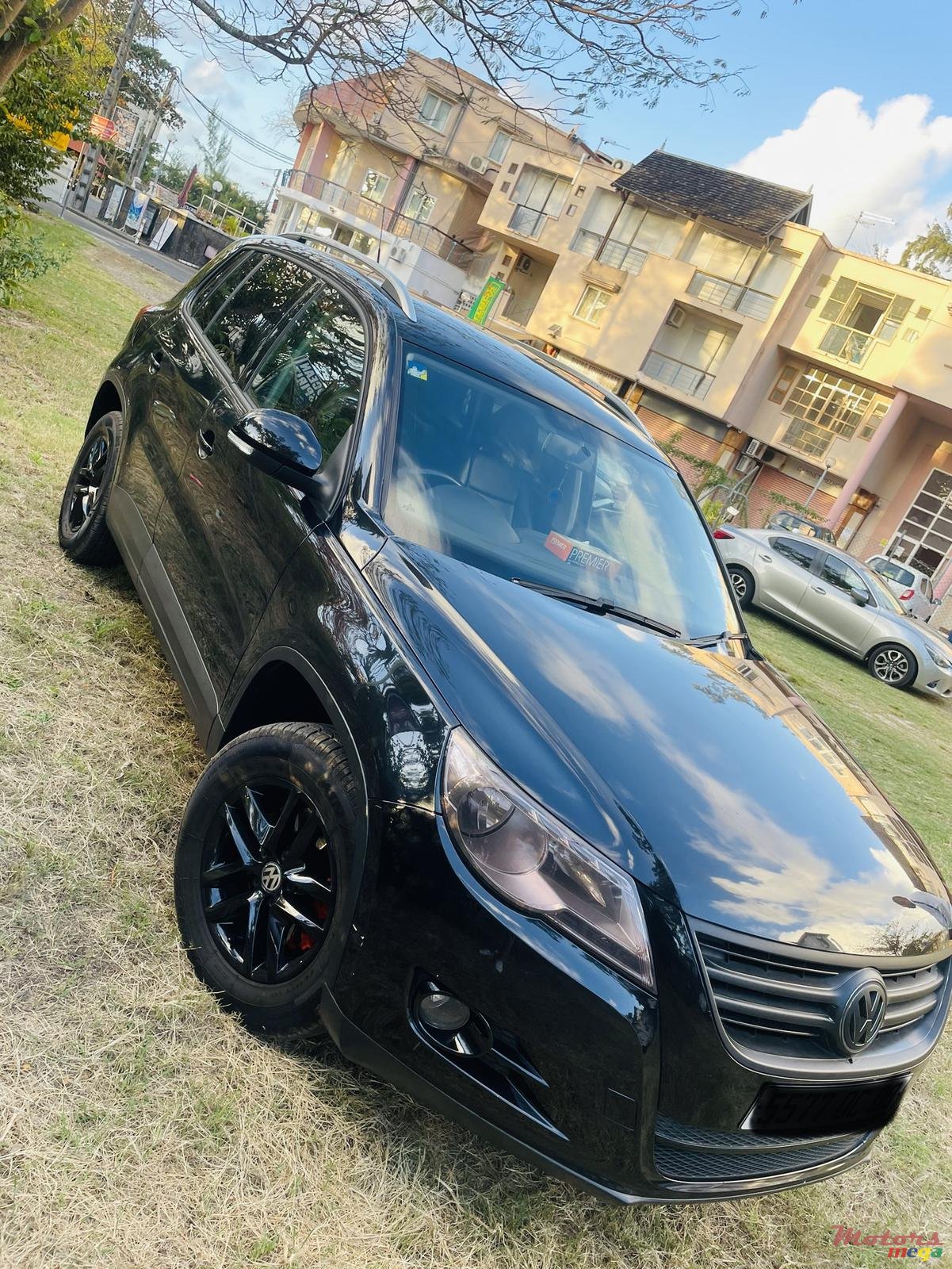 2009' Volkswagen Tiguan photo #2