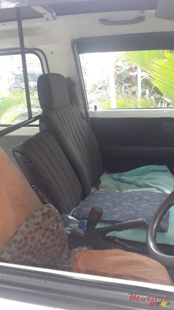 1999' Nissan Urvan photo #3