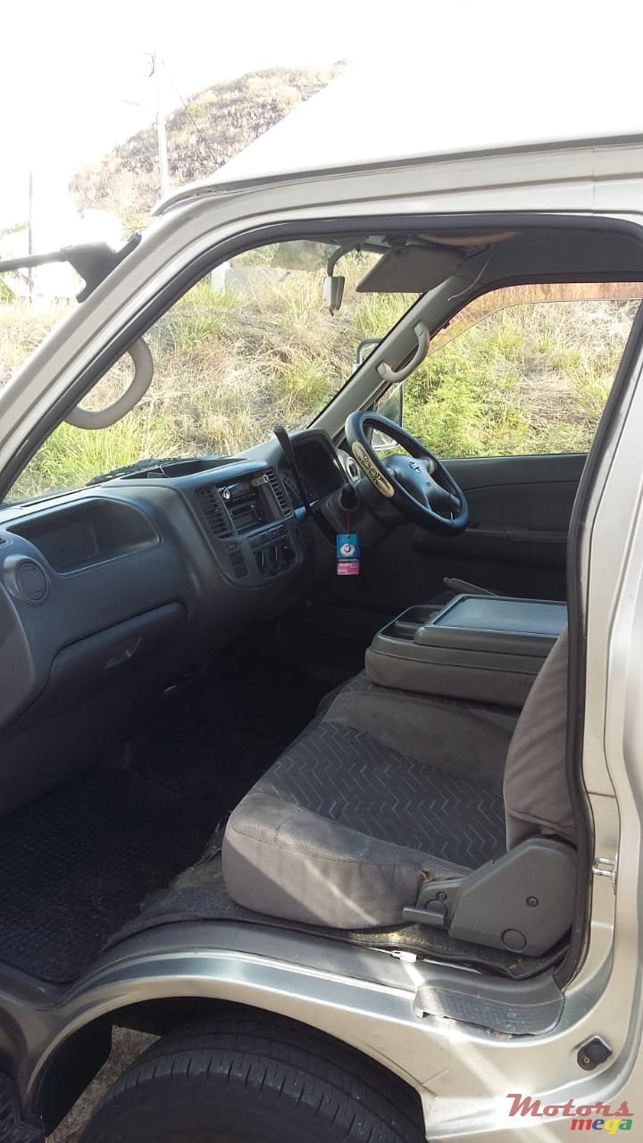 2004' Nissan Caravan photo #4