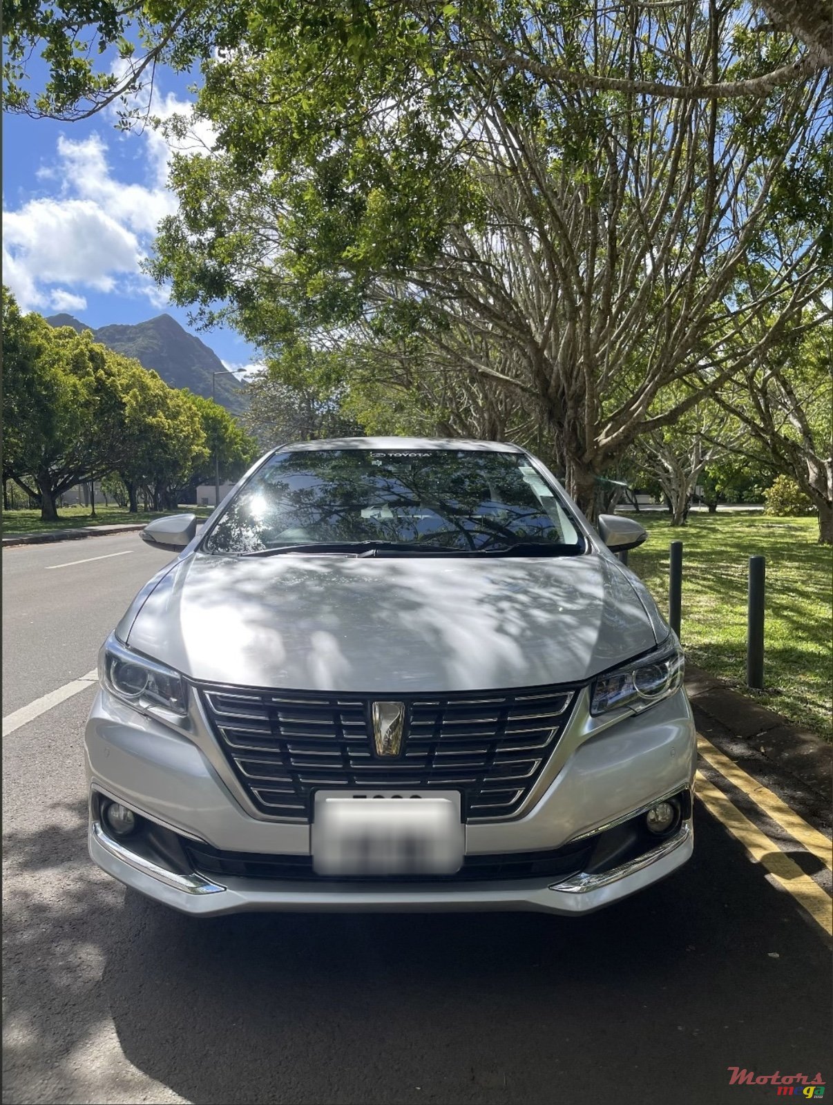 2018' Toyota Premio photo #2