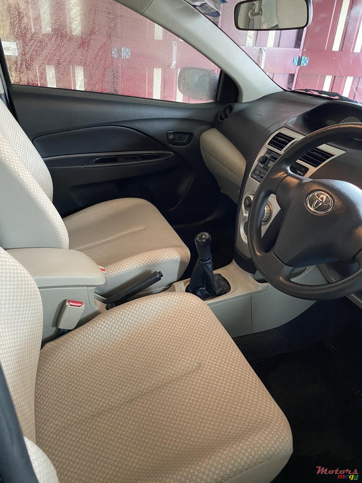 2008' Toyota Yaris photo #4