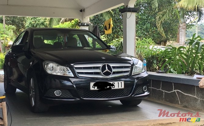 2011' Mercedes-Benz C-Class photo #2