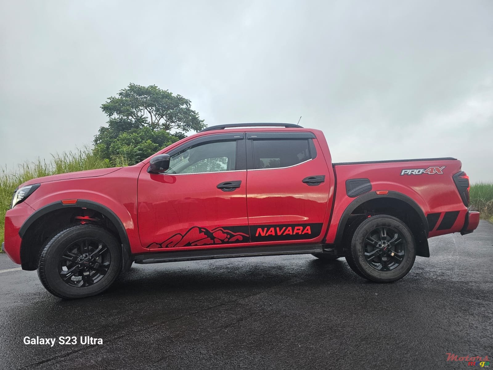 2022' Nissan Navara photo #1