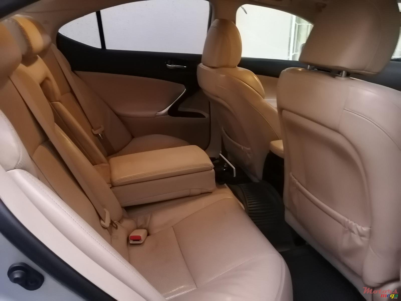 2008' Lexus IS 220D photo #5