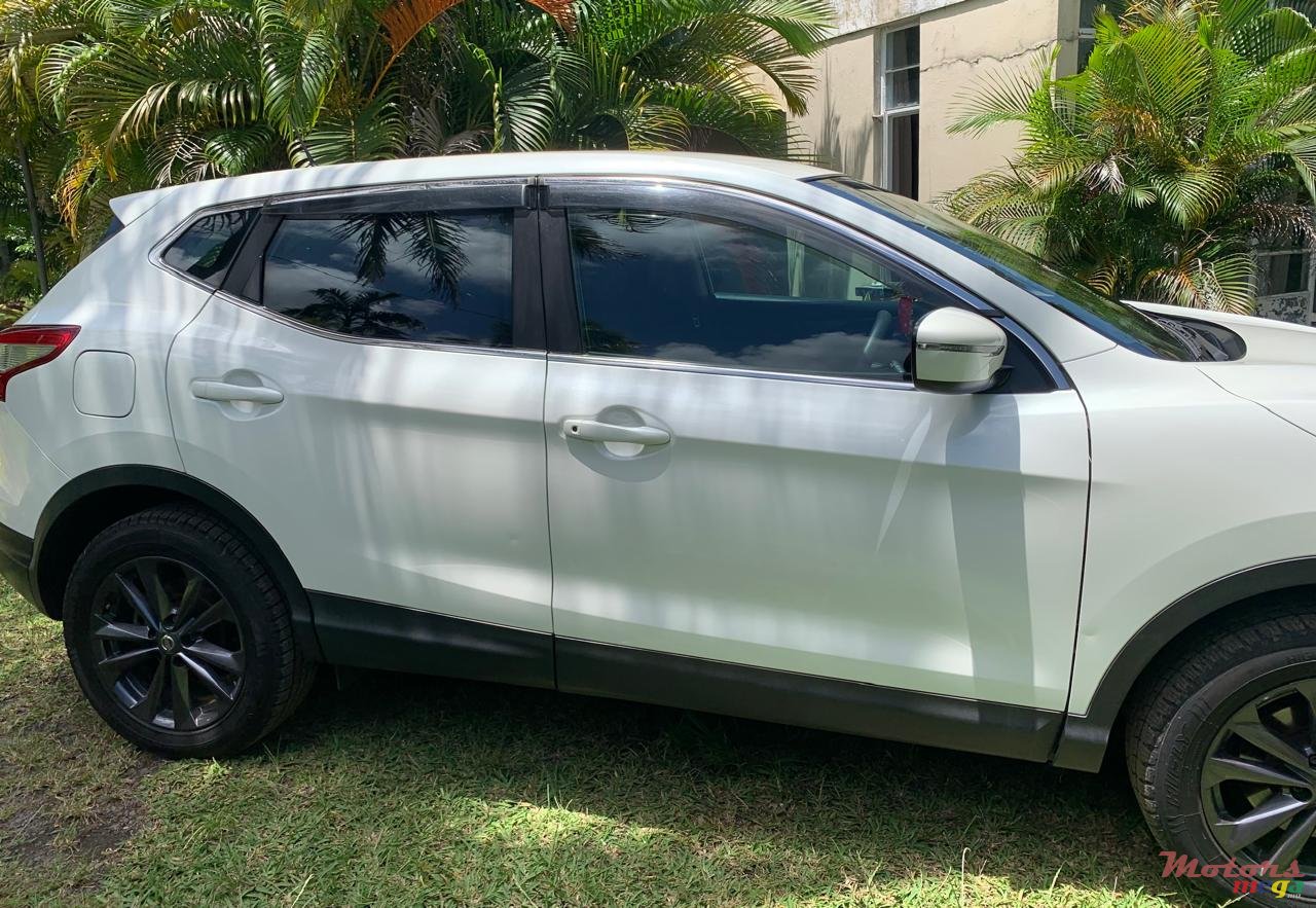 2015' Nissan Qashqai photo #1
