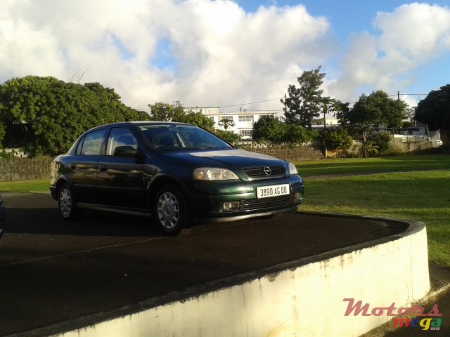 2000' Opel Astra 4 portes photo #3