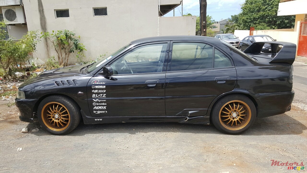 1998' Mitsubishi Lancer GLX SE photo #1