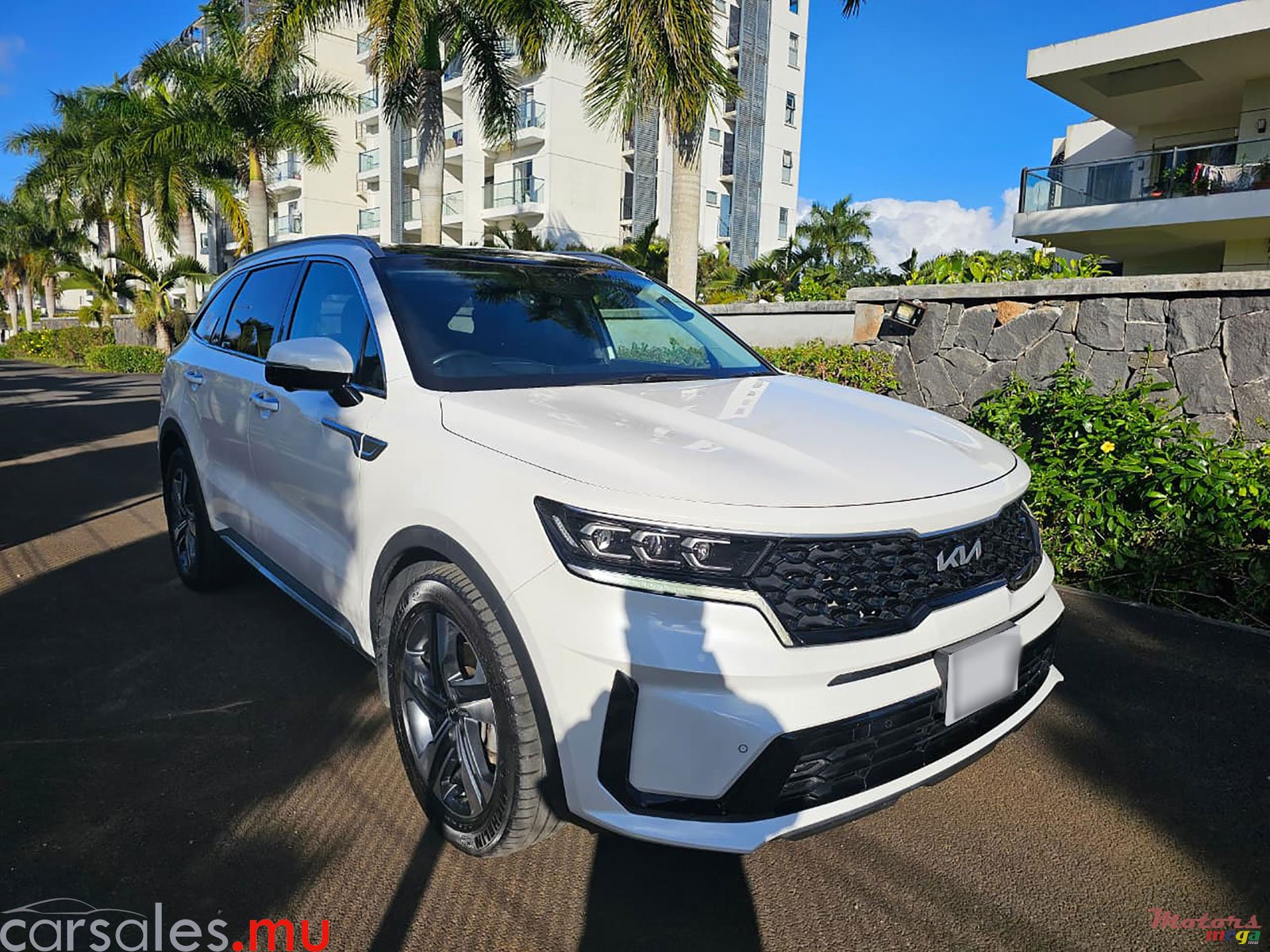 2022' Kia Sorento 1.6 PHEV AWD 7 Seater photo #2