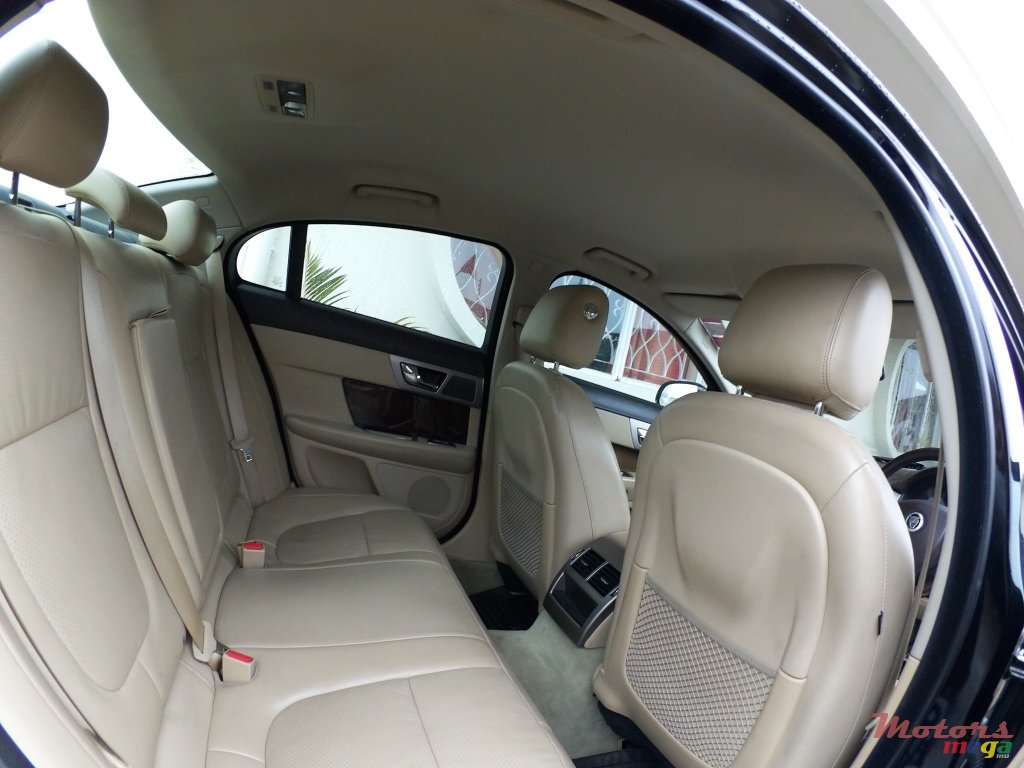 2009' Jaguar XF Exclusive photo #3