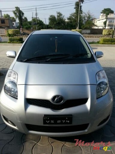 2009' Toyota Vitz photo #1