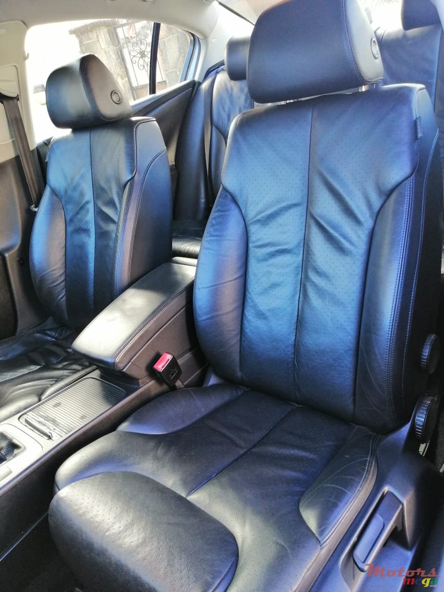 2008' Volkswagen Passat 2.0 TDi photo #7