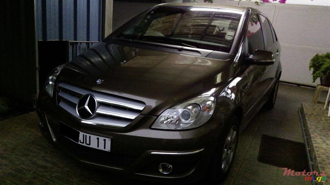 2011' Mercedes-Benz B 160 photo #1