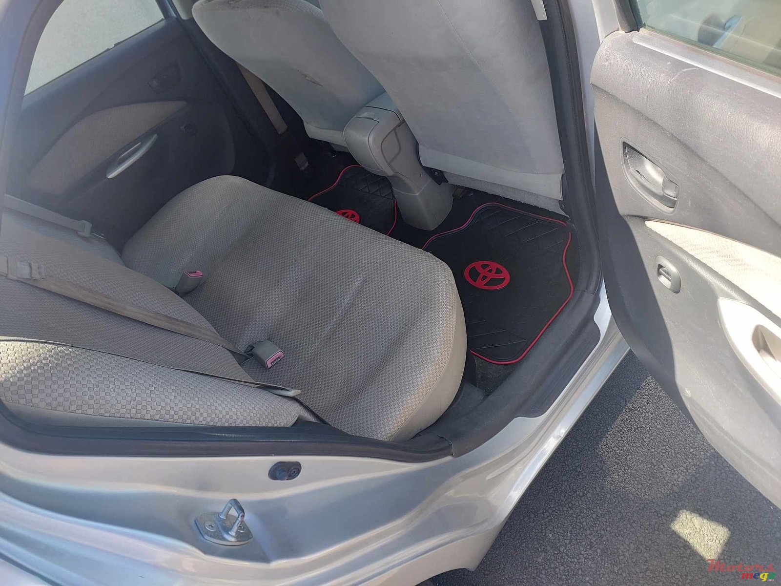 2006' Toyota Belta photo #6