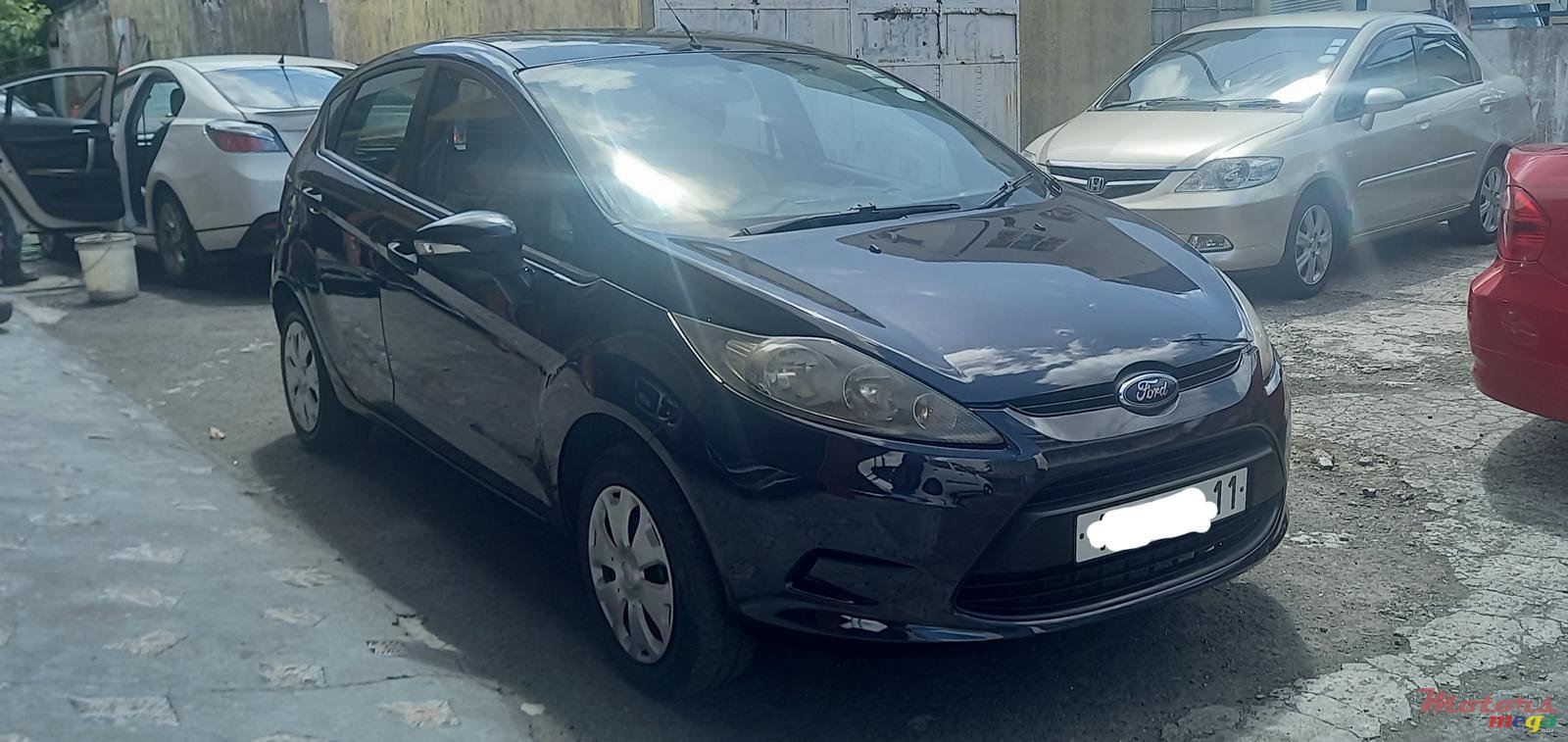 2011' Ford Fiesta photo #2