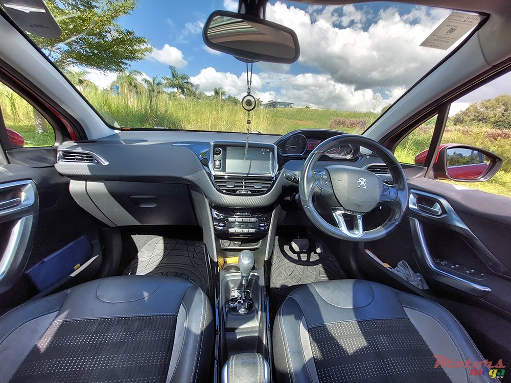 2019' Peugeot 2008 photo #6
