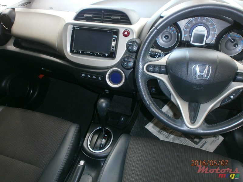 2012' Honda Fit hybrid photo #4
