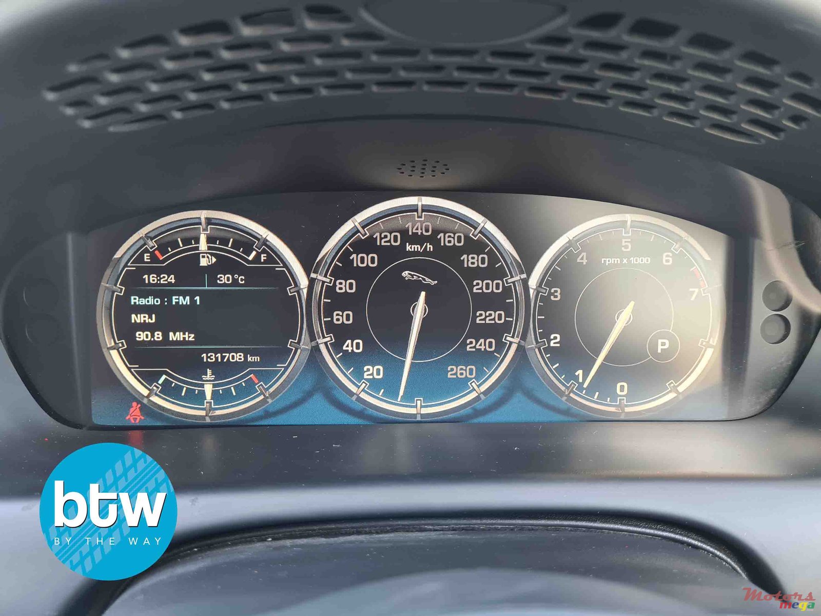 2015' Jaguar XJ photo #7