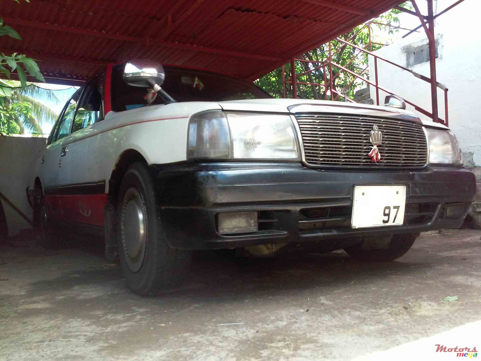1997' Toyota Crown photo #3