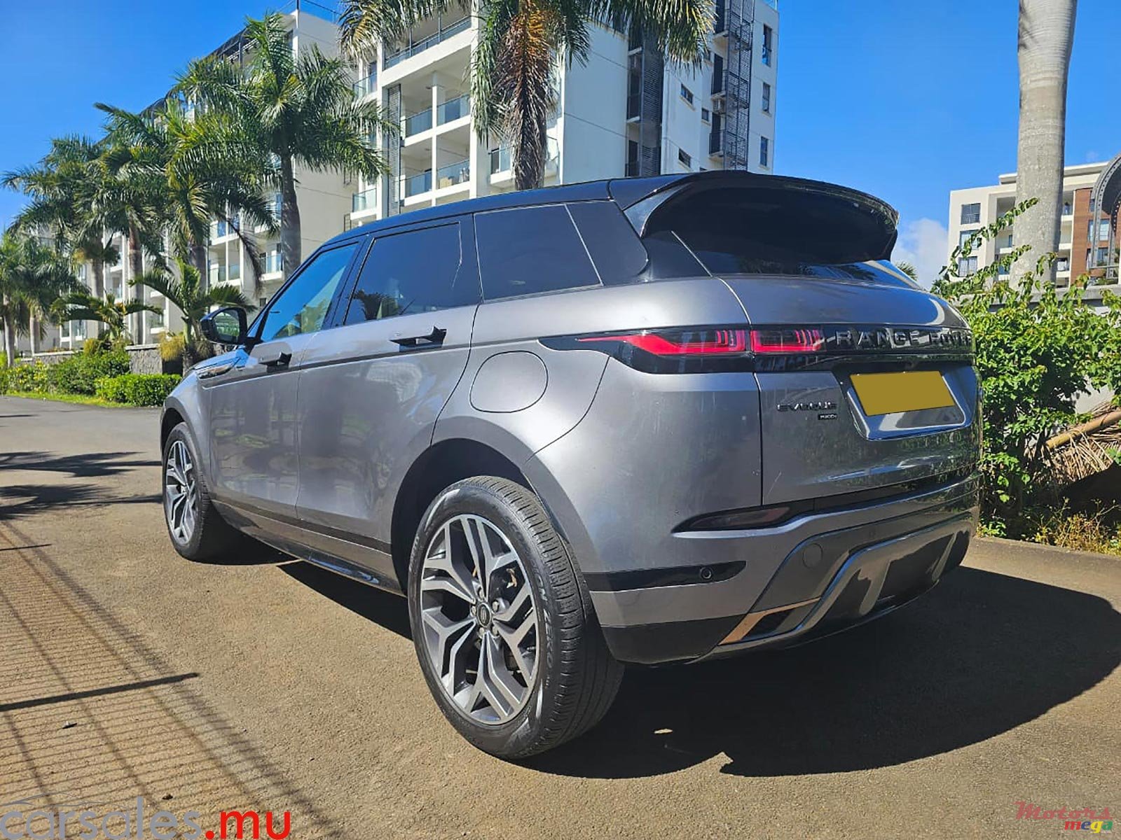 2024' Land Rover Range Rover Evoque P300e Plug-In Hybrid photo #3