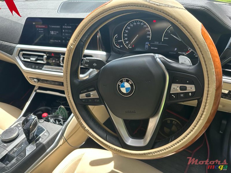 2019' BMW 330 330i photo #3