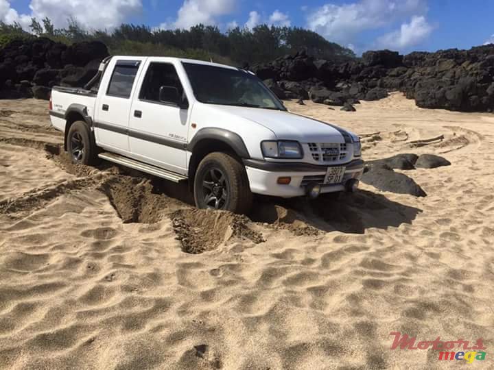 2001' Isuzu KB Series photo #2