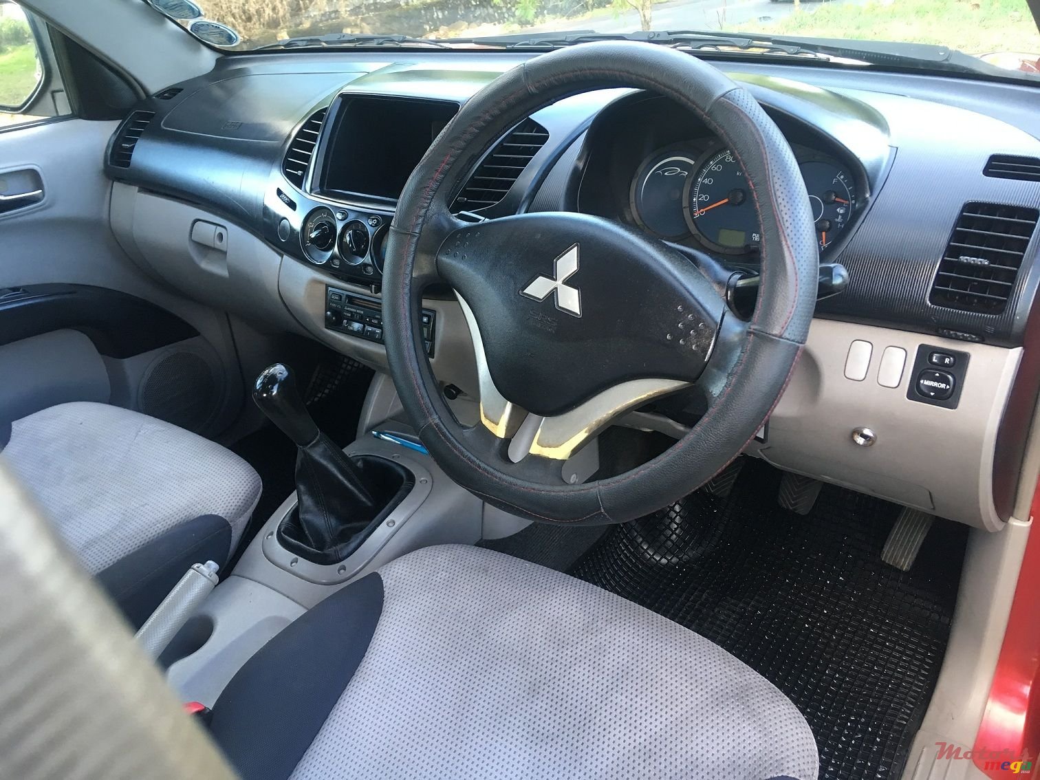 2009' Mitsubishi L200 Sportero photo #5