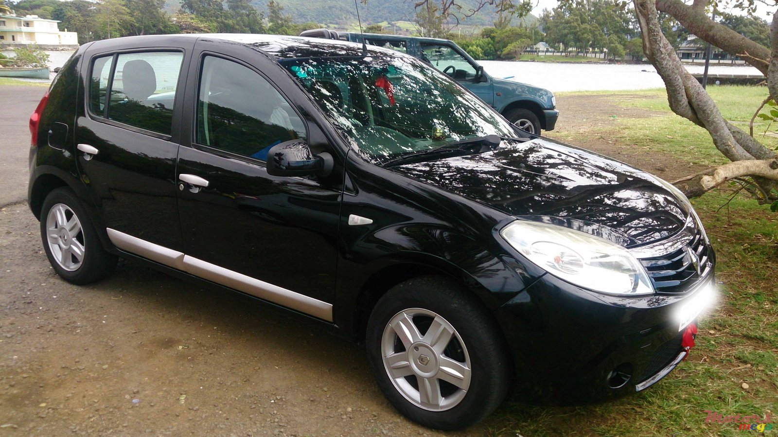 2009' Renault Sandero photo #2