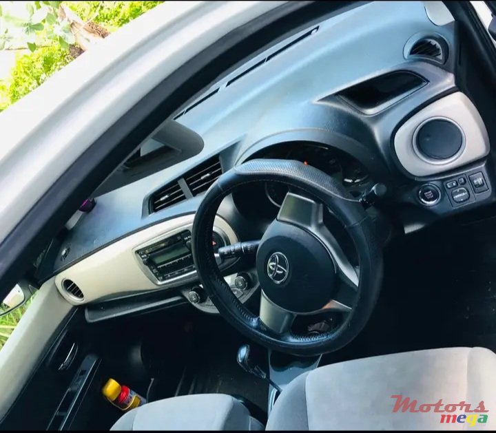 2012' Toyota Vitz photo #5