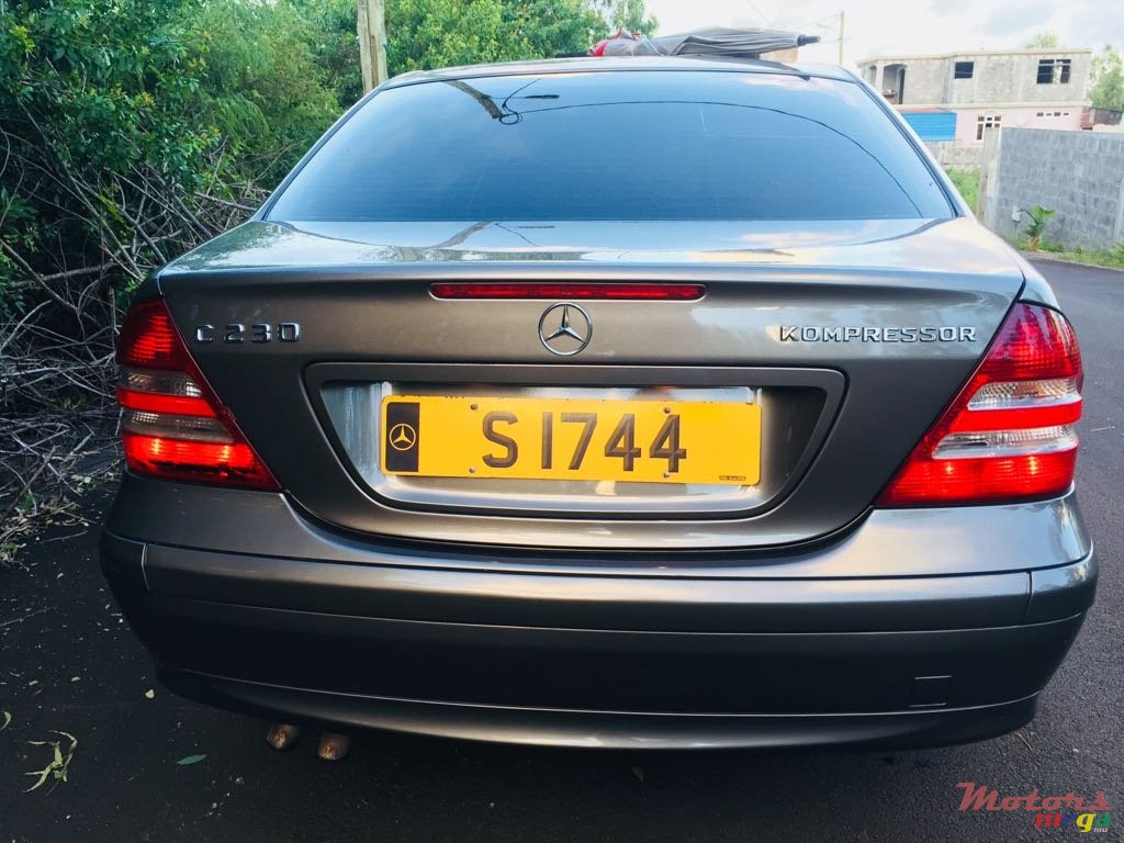 2005' Mercedes-Benz C-Class C220 Kompressor photo #4