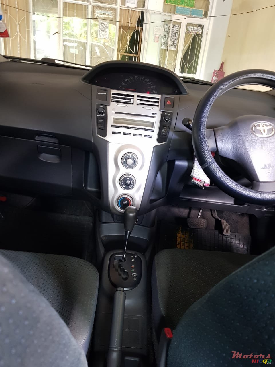 2005' Toyota Vitz photo #3