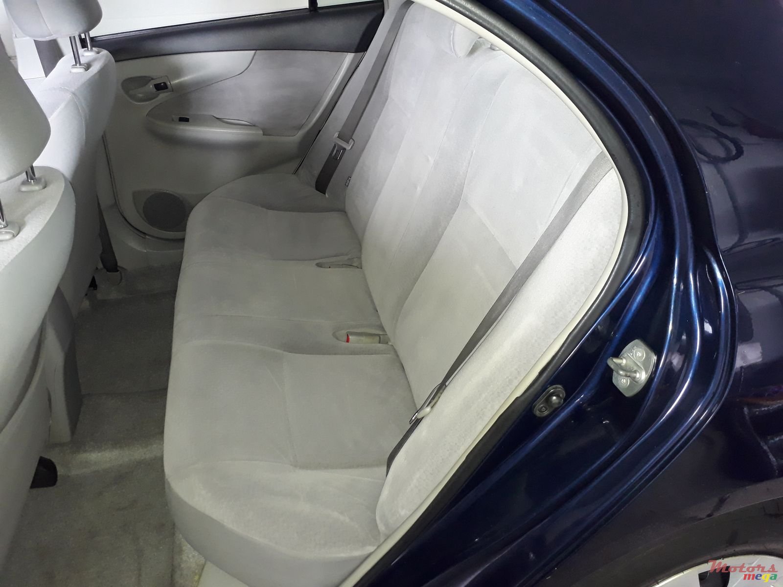 2010' Toyota Axio photo #2