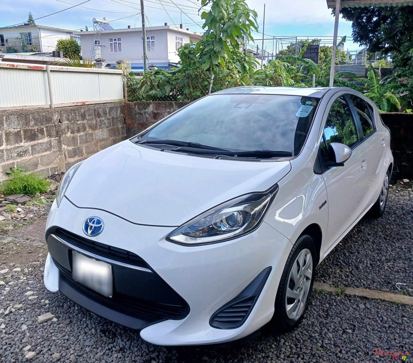 2017' Toyota Aqua New Shape photo #1