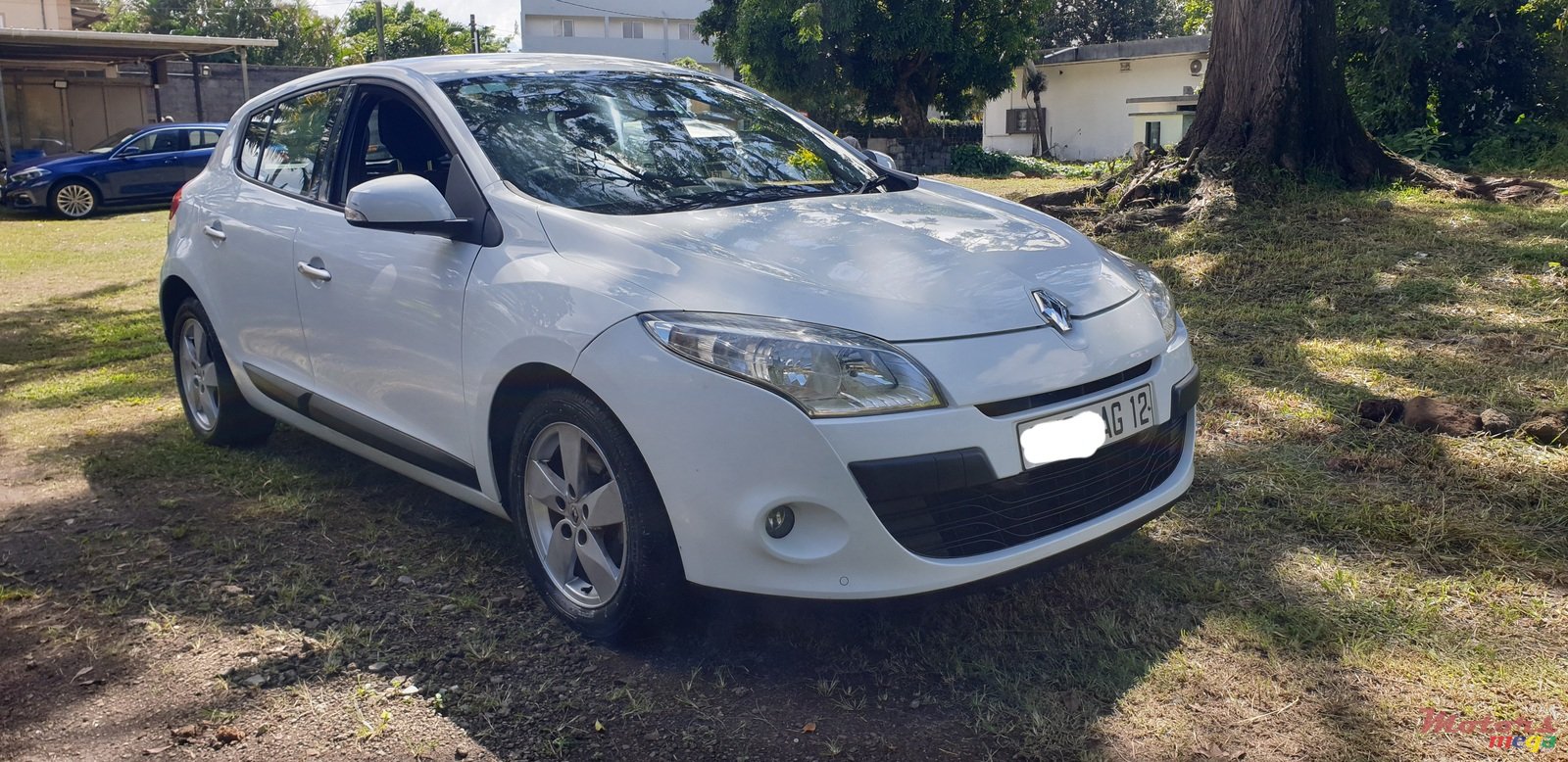 2012' Renault Megane photo #1
