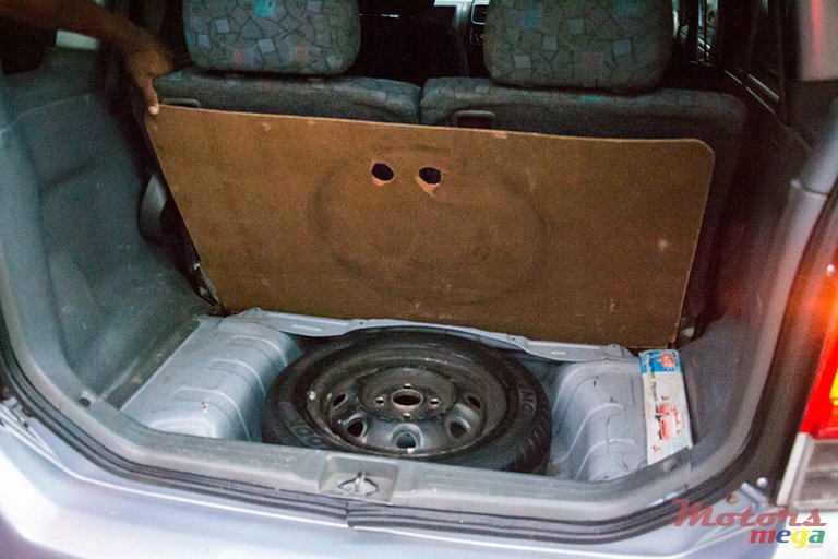 2004' Suzuki Wagon R photo #6