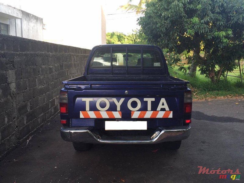 1998' Toyota Hilux photo #3