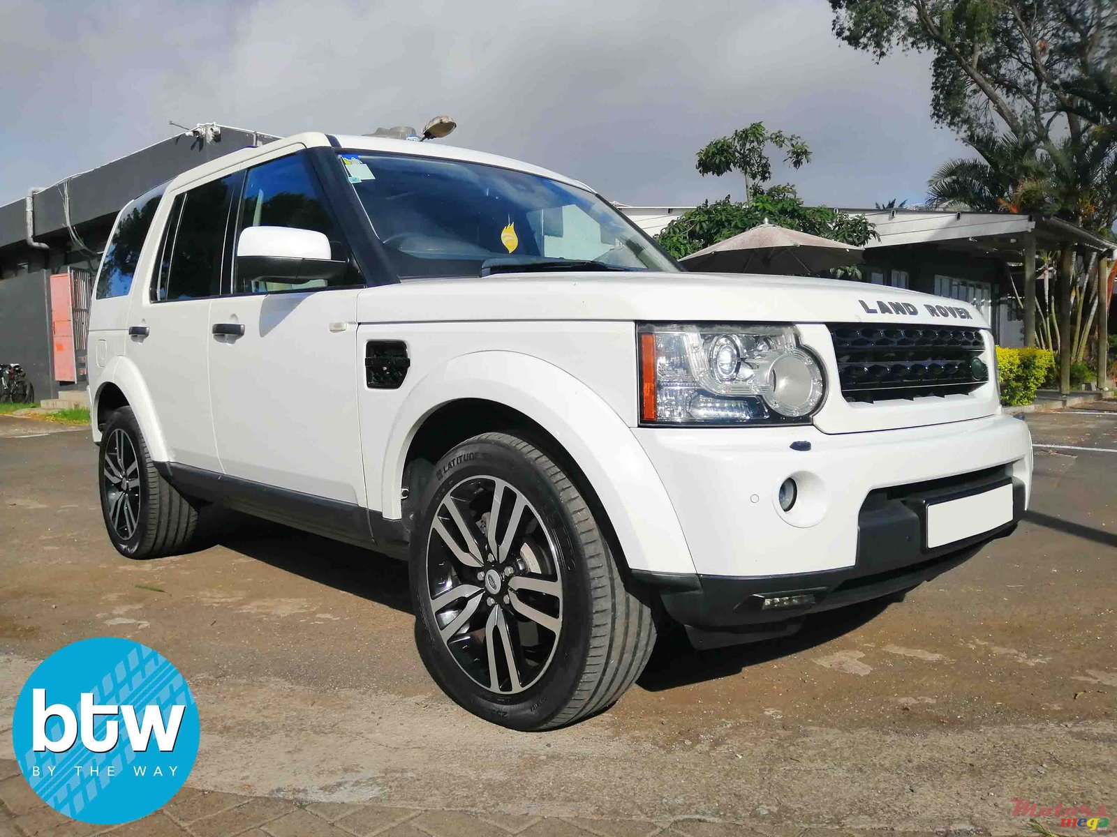 2012' Land Rover Discovery photo #1