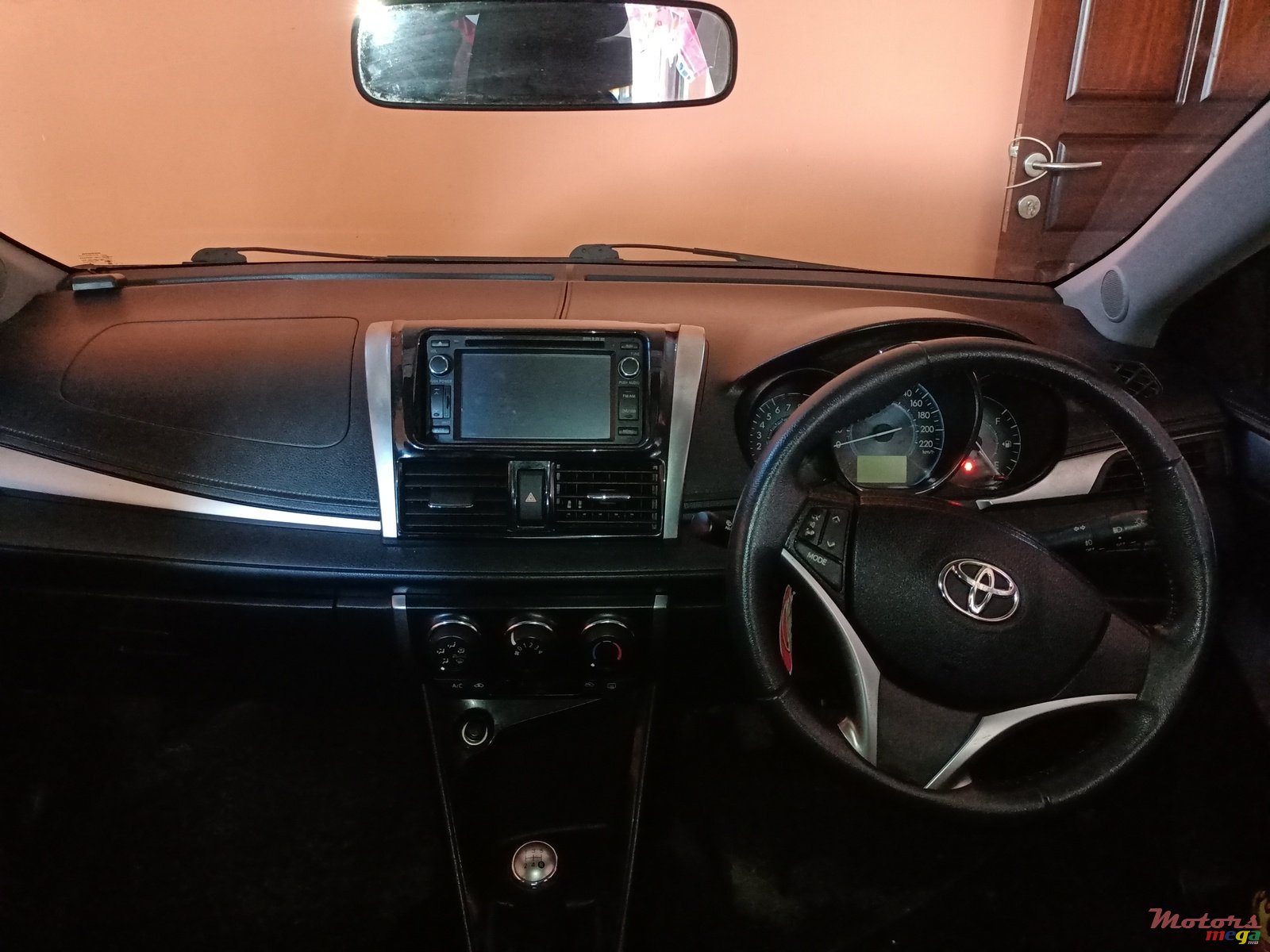 2016' Toyota Yaris photo #7