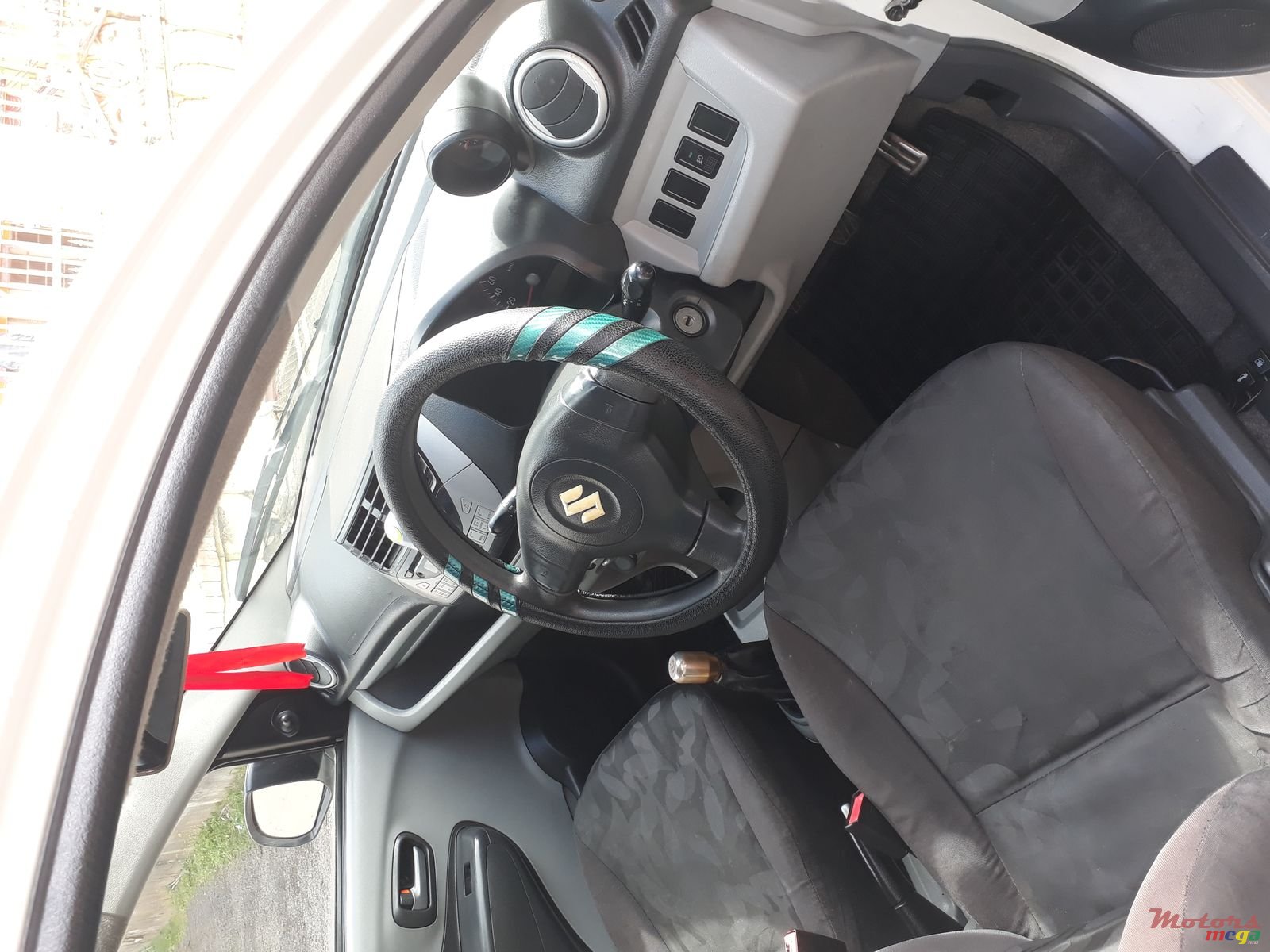 2010' Suzuki Celerio photo #5