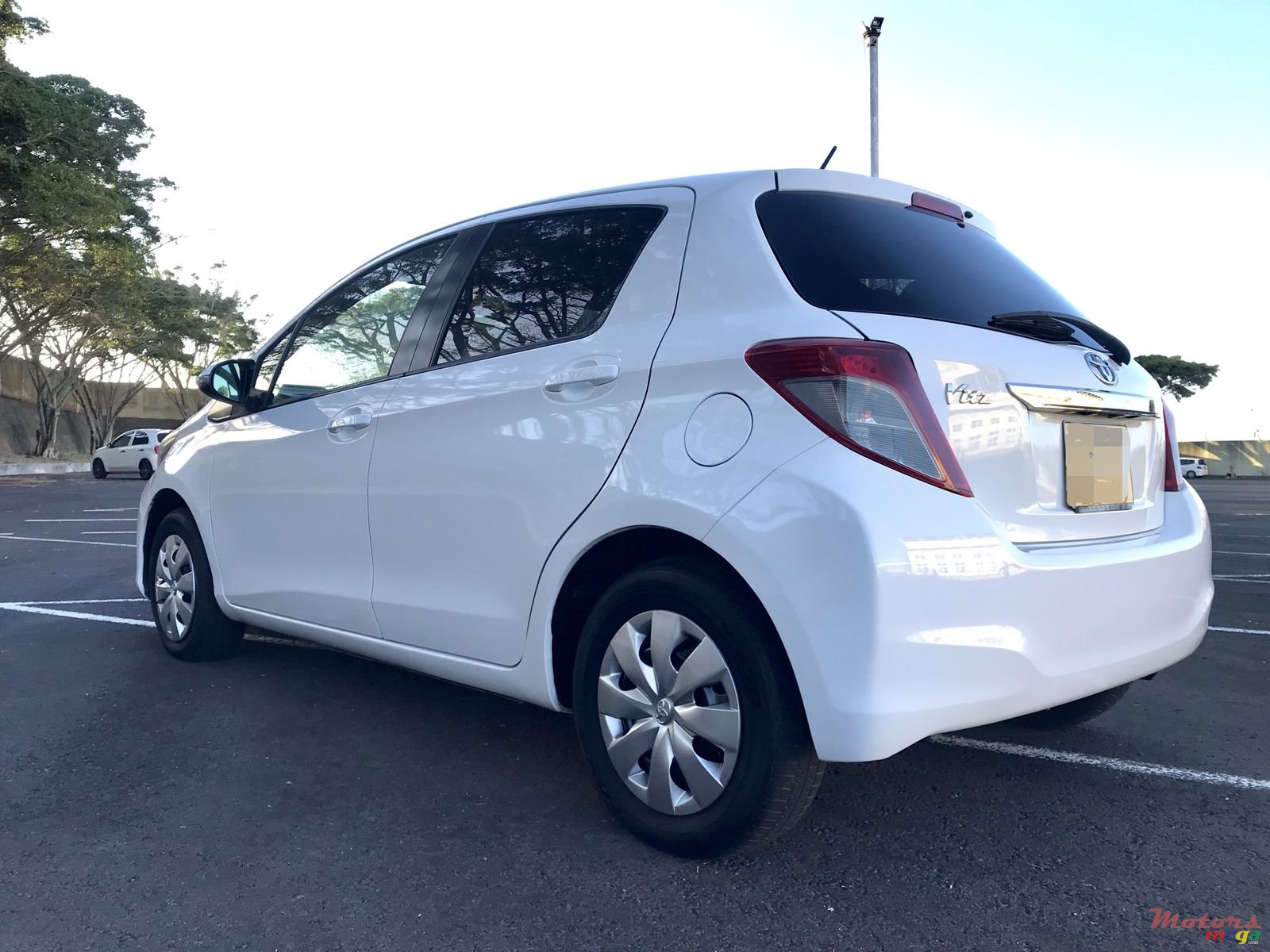 2013' Toyota Vitz photo #4