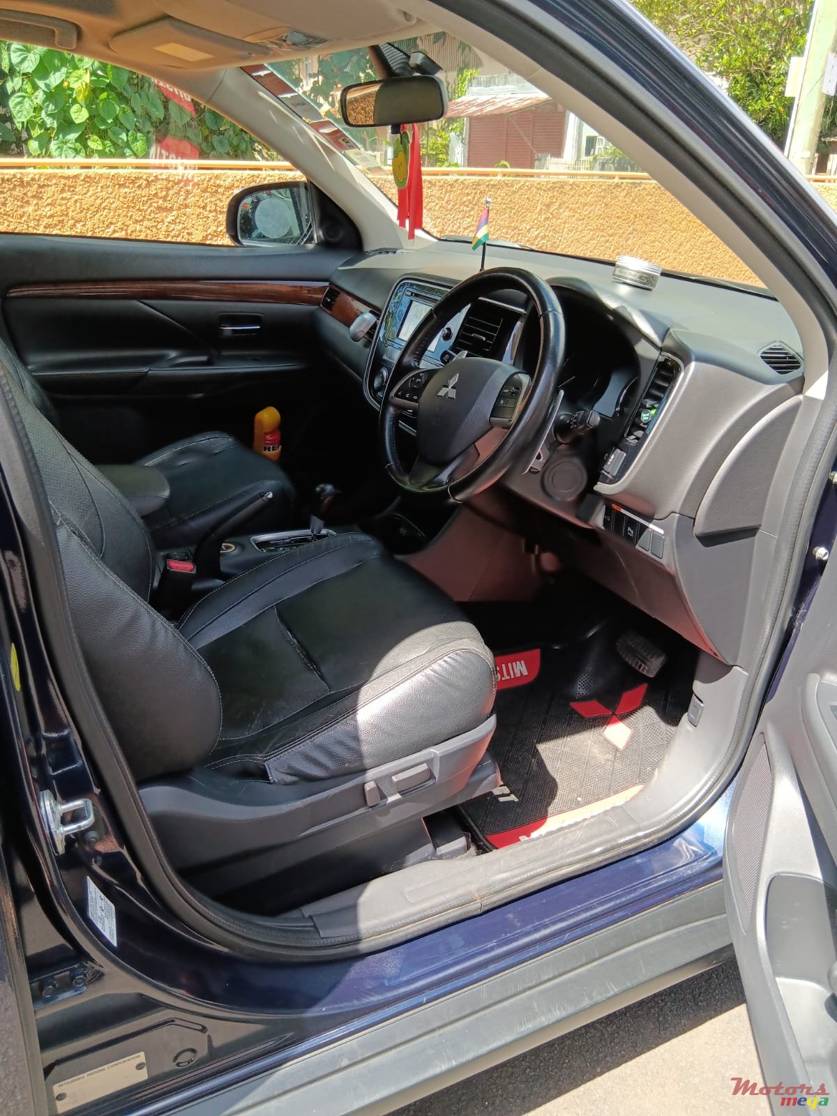 2014' Mitsubishi Outlander photo #5