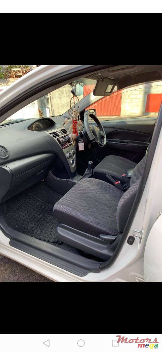 2010' Toyota Yaris photo #2